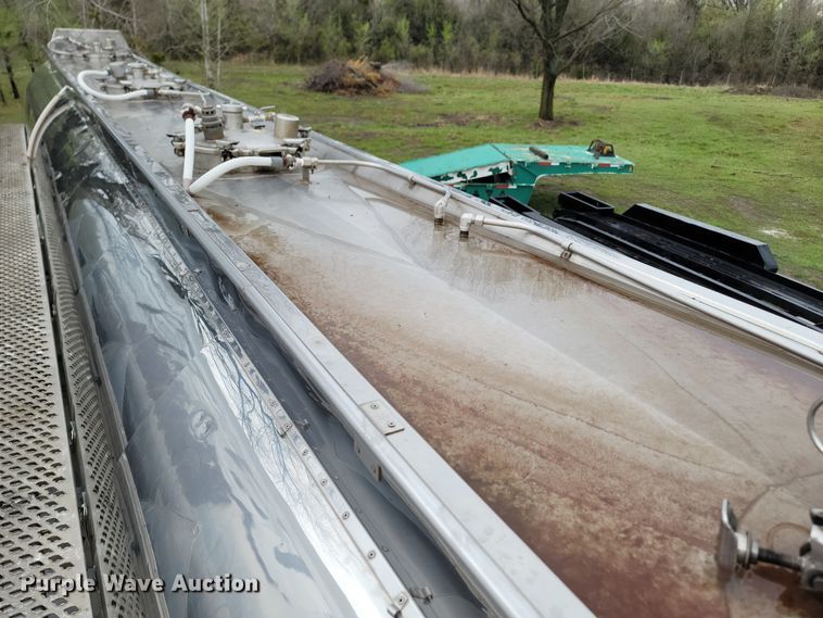 image for item JN9241 1990 Heil  tank trailer