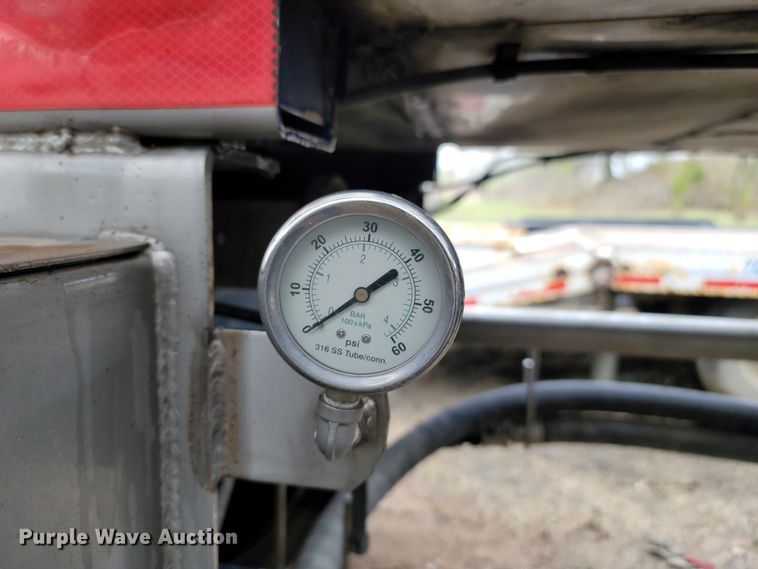 image for item JN9241 1990 Heil  tank trailer