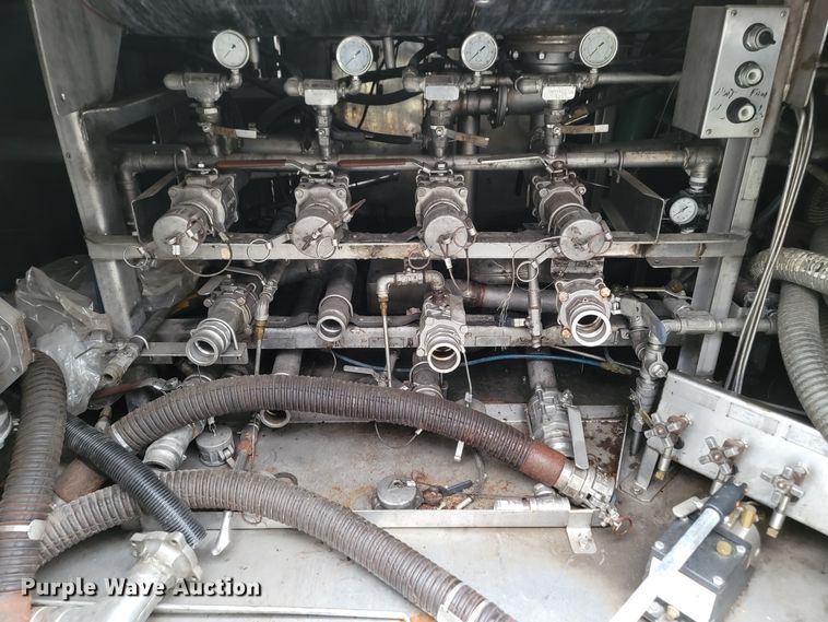 image for item JN9241 1990 Heil  tank trailer