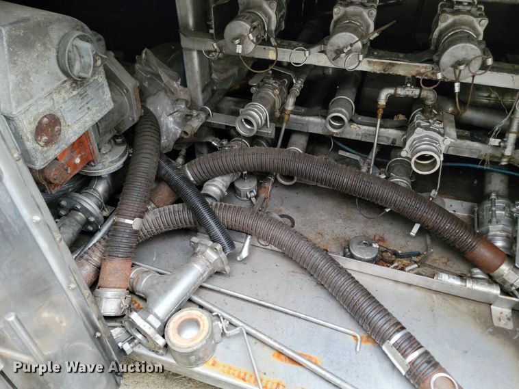 image for item JN9241 1990 Heil  tank trailer