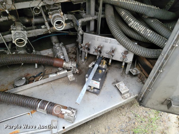 image for item JN9241 1990 Heil  tank trailer