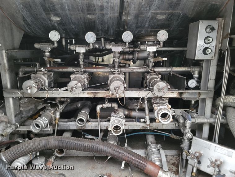 image for item JN9241 1990 Heil  tank trailer