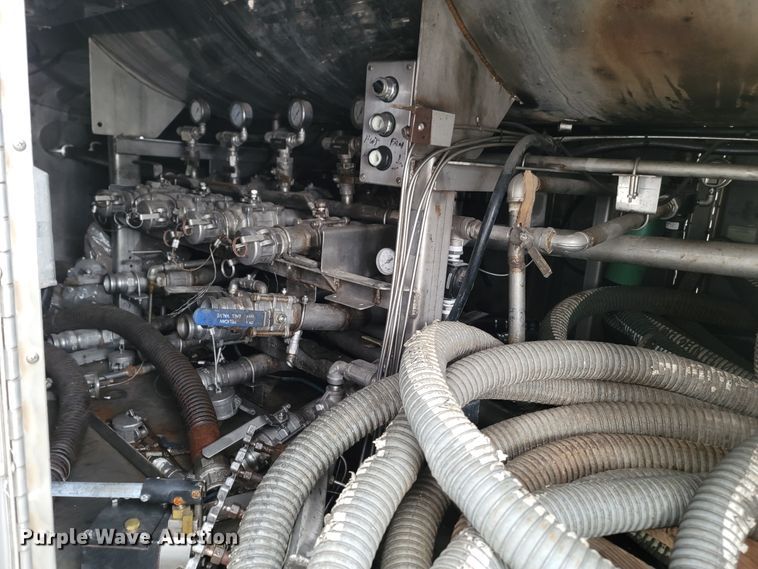 image for item JN9241 1990 Heil  tank trailer