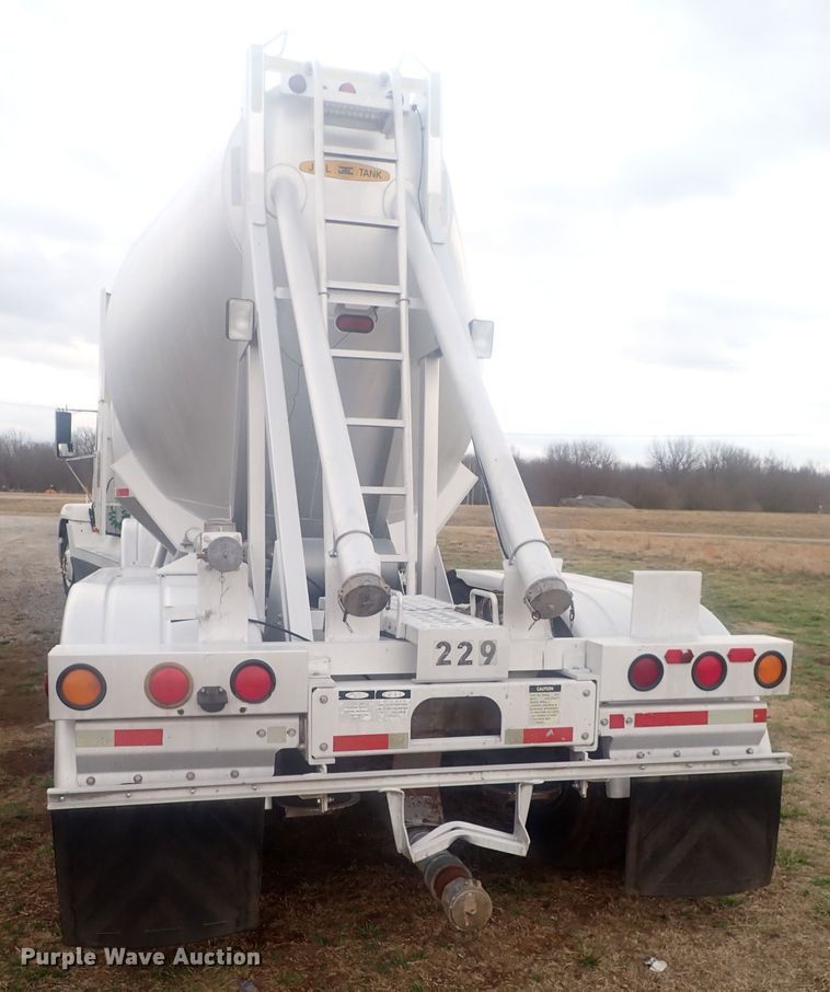 image for item JN9242 2001 Heil 99-0-1568  pneumatic dry bulk trailer