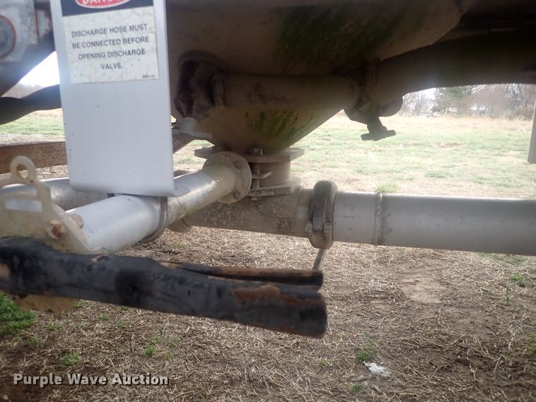 image for item JN9242 2001 Heil 99-0-1568  pneumatic dry bulk trailer