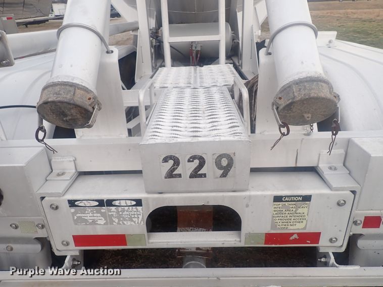 image for item JN9242 2001 Heil 99-0-1568  pneumatic dry bulk trailer