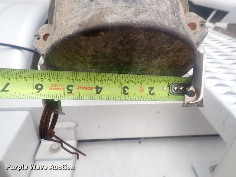 image for item JN9242 2001 Heil 99-0-1568  pneumatic dry bulk trailer