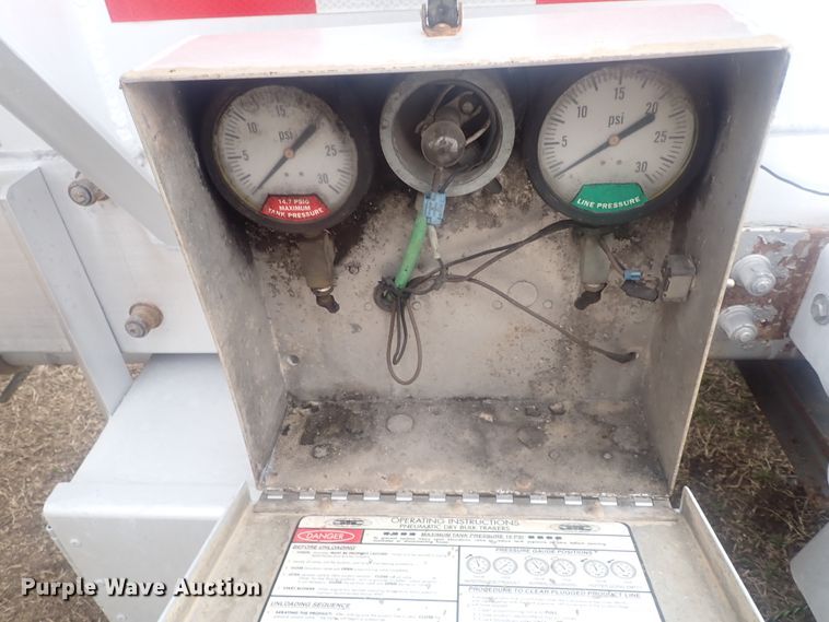 image for item JN9242 2001 Heil 99-0-1568  pneumatic dry bulk trailer