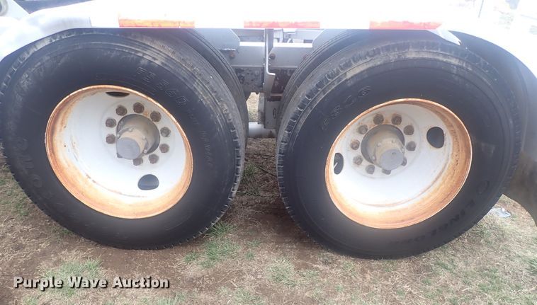 image for item JN9242 2001 Heil 99-0-1568  pneumatic dry bulk trailer