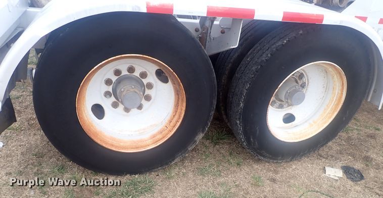 image for item JN9242 2001 Heil 99-0-1568  pneumatic dry bulk trailer