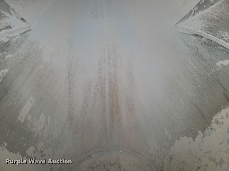 image for item JN9242 2001 Heil 99-0-1568  pneumatic dry bulk trailer