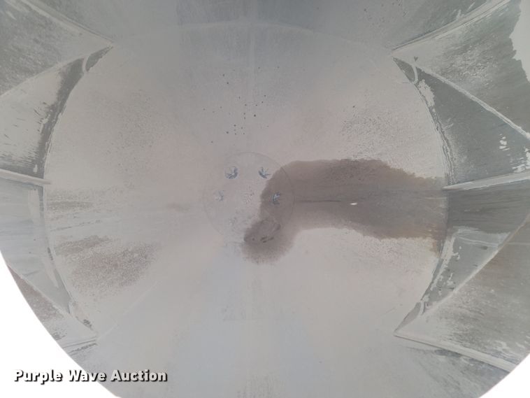 image for item JN9242 2001 Heil 99-0-1568  pneumatic dry bulk trailer