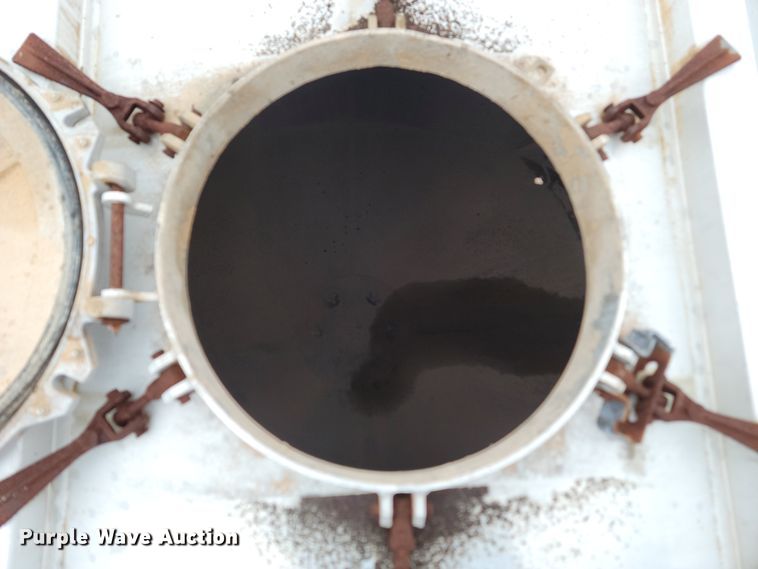 image for item JN9242 2001 Heil 99-0-1568  pneumatic dry bulk trailer