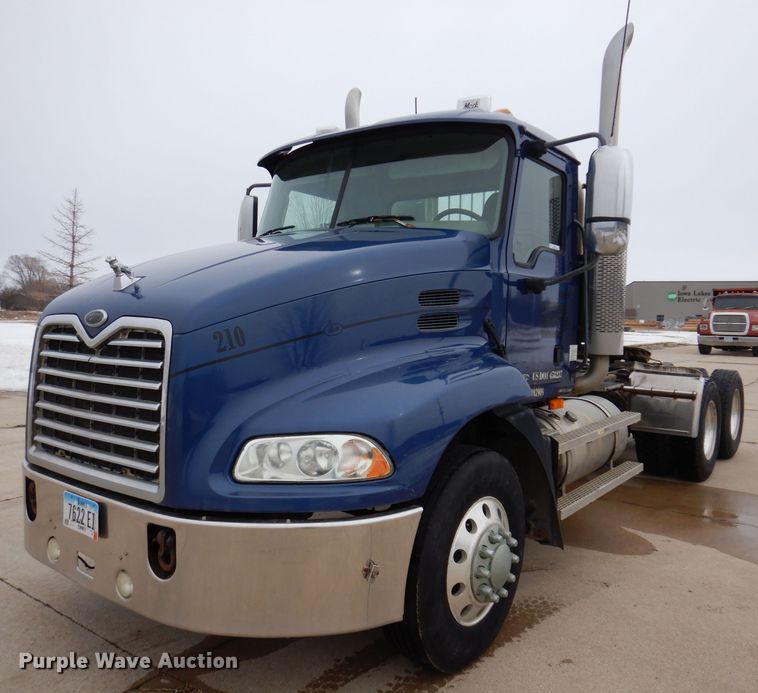 image for item KH9007 2005 Mack CXN613  semi truck