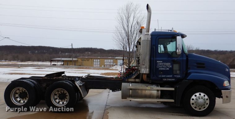 image for item KH9007 2005 Mack CXN613  semi truck