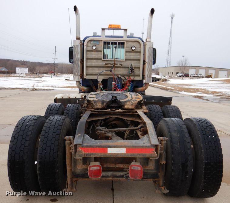 image for item KH9007 2005 Mack CXN613  semi truck