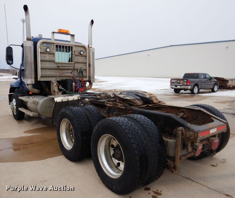 image for item KH9007 2005 Mack CXN613  semi truck