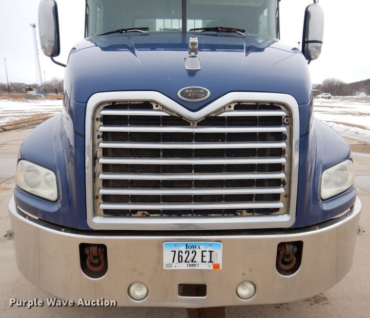 image for item KH9007 2005 Mack CXN613  semi truck