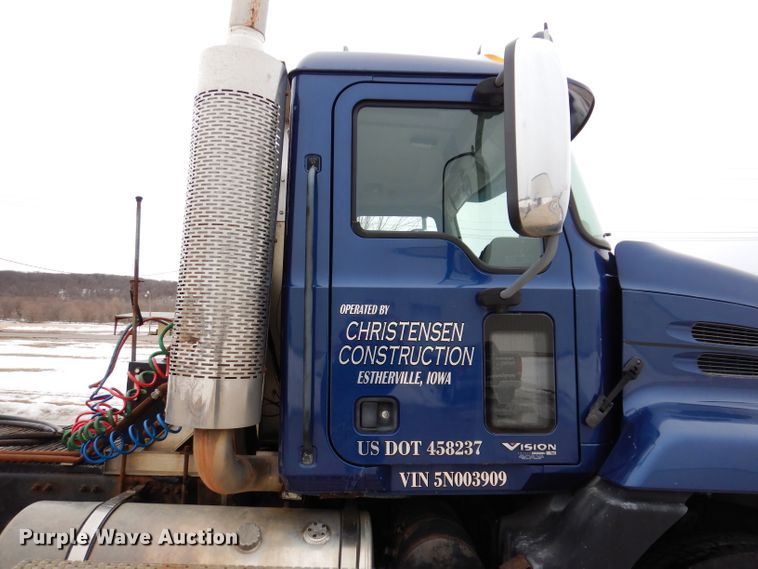 image for item KH9007 2005 Mack CXN613  semi truck