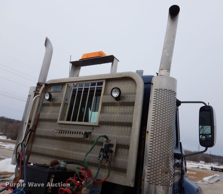 image for item KH9007 2005 Mack CXN613  semi truck