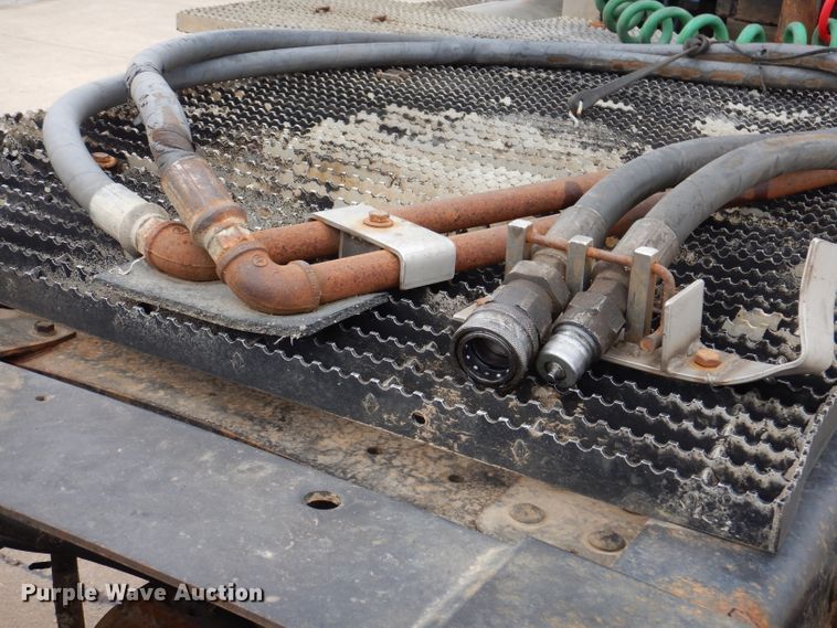 image for item KH9007 2005 Mack CXN613  semi truck