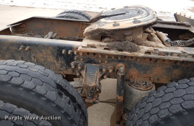 image for item KH9007 2005 Mack CXN613  semi truck