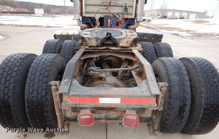 image for item KH9007 2005 Mack CXN613  semi truck