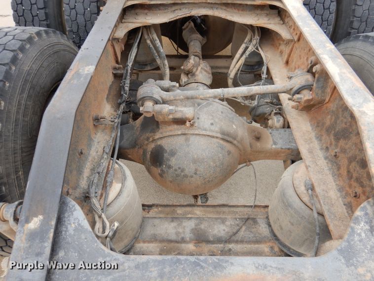 image for item KH9007 2005 Mack CXN613  semi truck