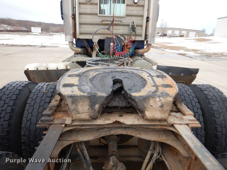 image for item KH9007 2005 Mack CXN613  semi truck