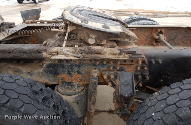 image for item KH9007 2005 Mack CXN613  semi truck