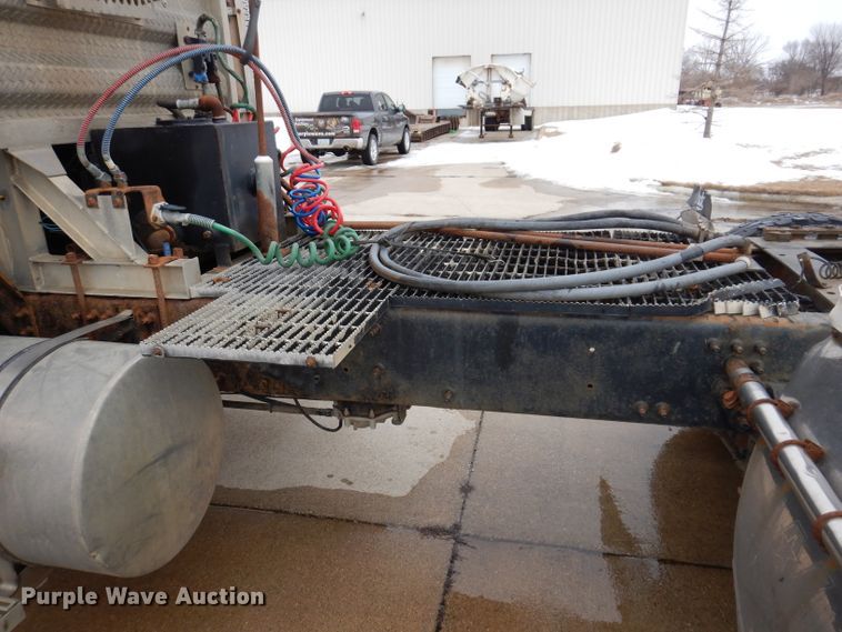 image for item KH9007 2005 Mack CXN613  semi truck