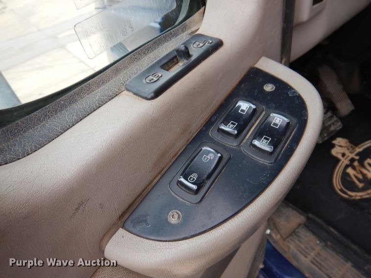 image for item KH9007 2005 Mack CXN613  semi truck