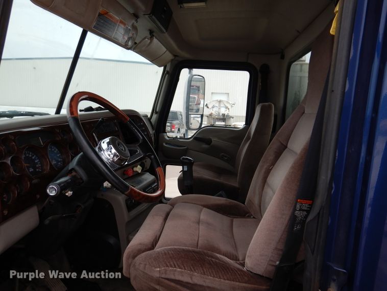 image for item KH9007 2005 Mack CXN613  semi truck