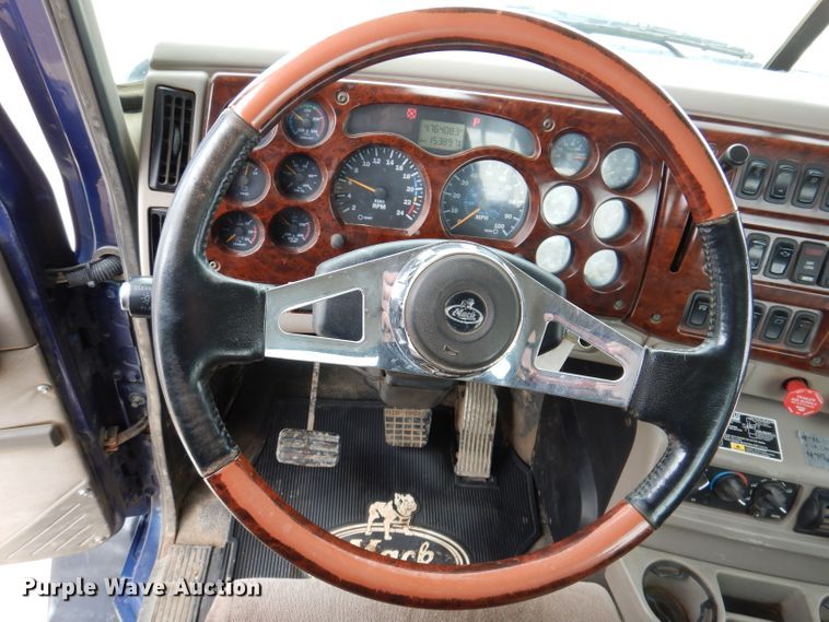 image for item KH9007 2005 Mack CXN613  semi truck