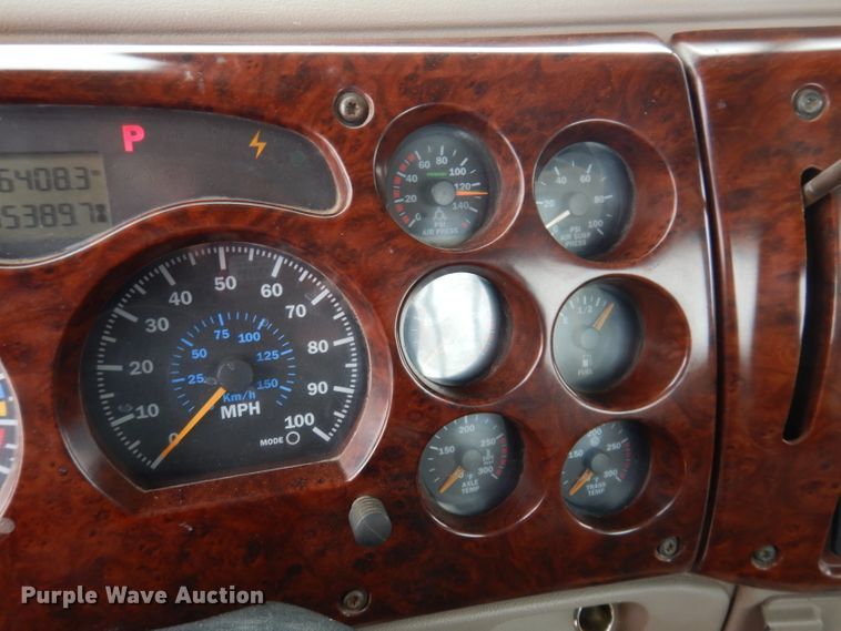 image for item KH9007 2005 Mack CXN613  semi truck