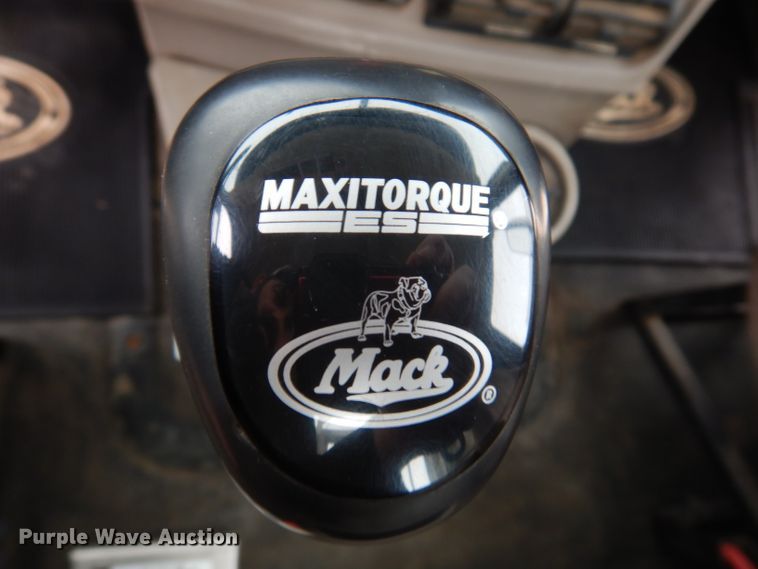 image for item KH9007 2005 Mack CXN613  semi truck