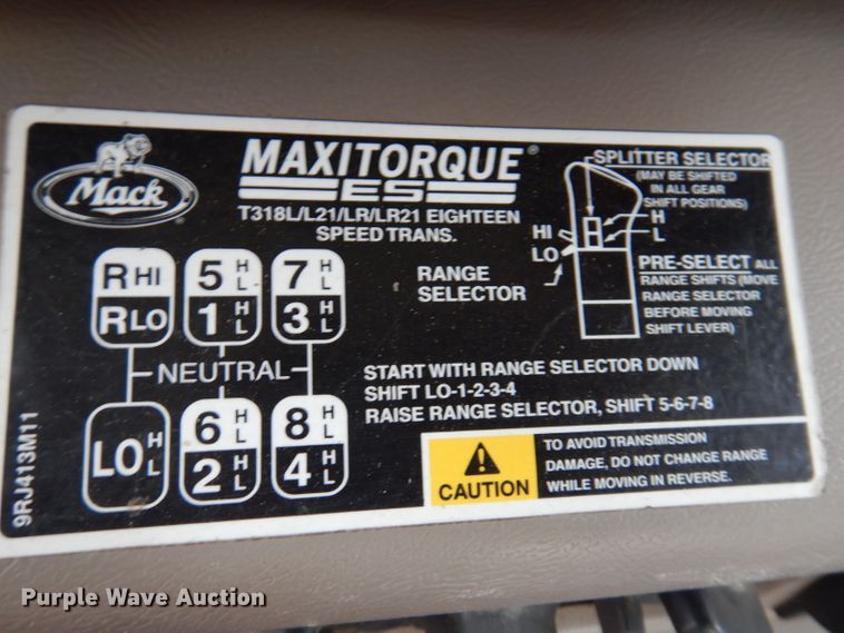 image for item KH9007 2005 Mack CXN613  semi truck