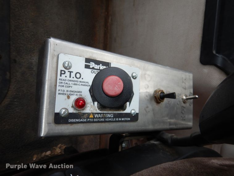 image for item KH9007 2005 Mack CXN613  semi truck