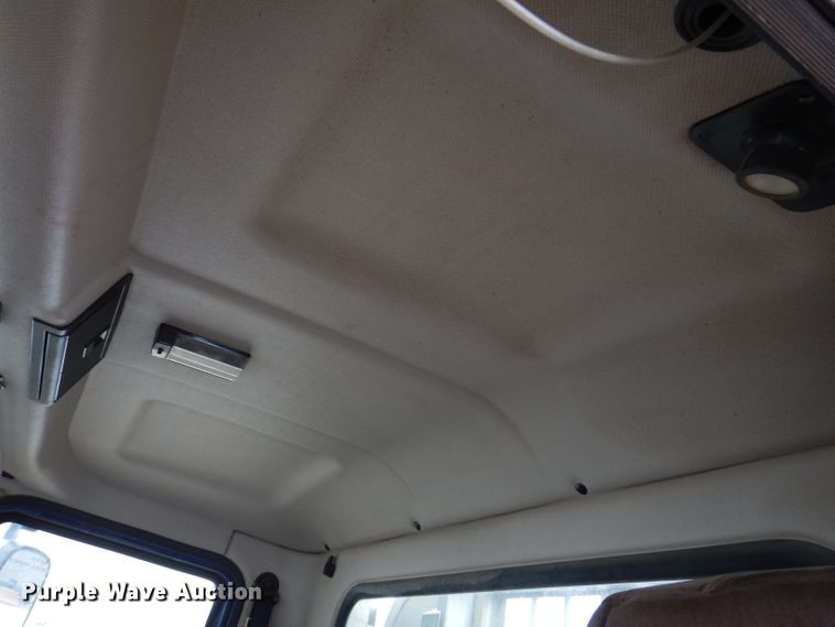 image for item KH9007 2005 Mack CXN613  semi truck