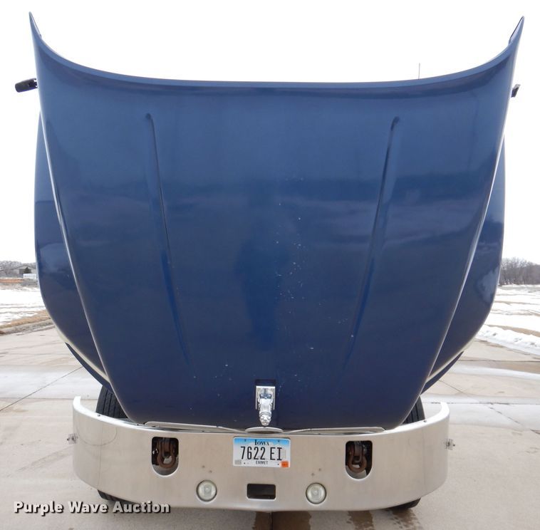 image for item KH9007 2005 Mack CXN613  semi truck