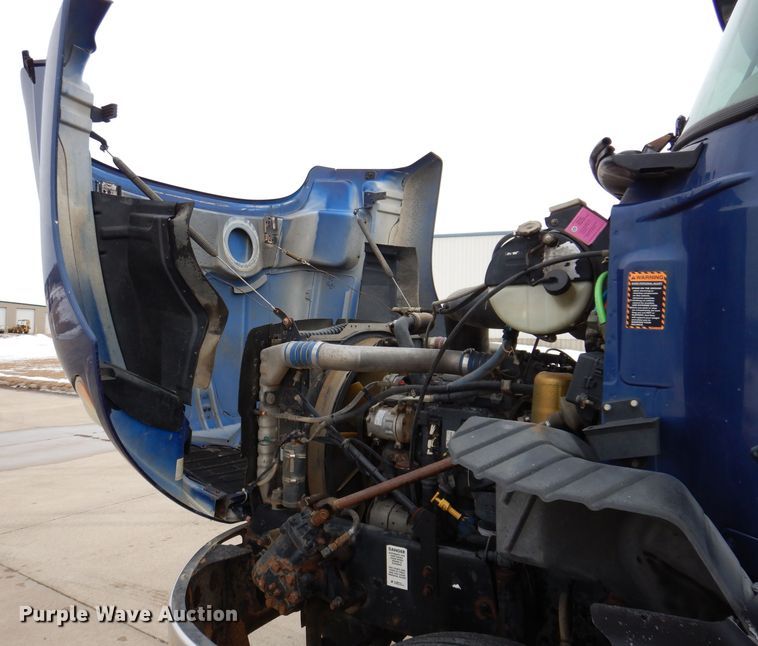 image for item KH9007 2005 Mack CXN613  semi truck