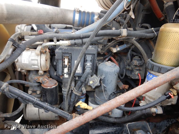 image for item KH9007 2005 Mack CXN613  semi truck