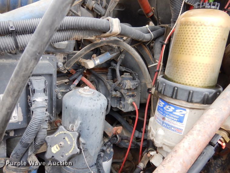 image for item KH9007 2005 Mack CXN613  semi truck