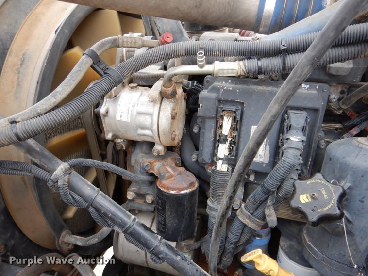 image for item KH9007 2005 Mack CXN613  semi truck