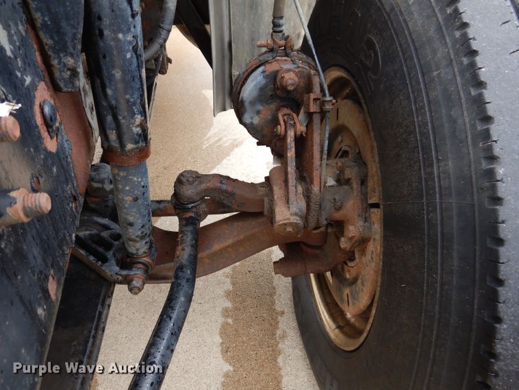 image for item KH9007 2005 Mack CXN613  semi truck