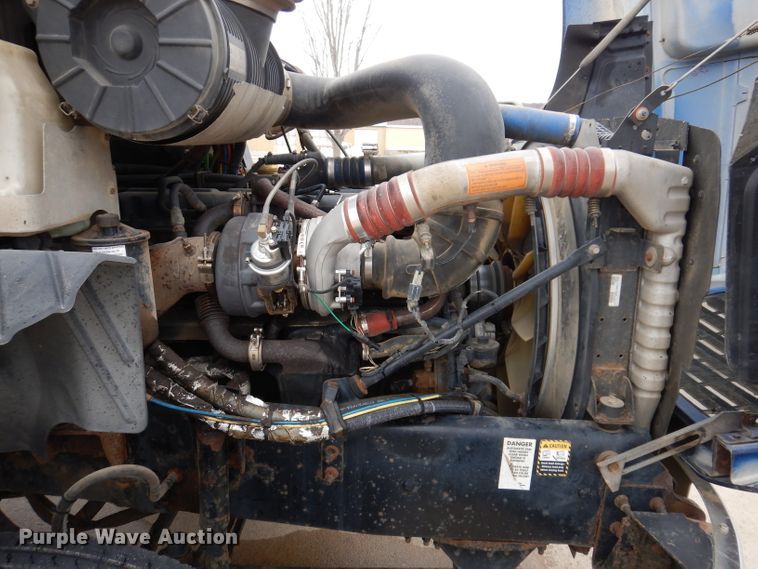 image for item KH9007 2005 Mack CXN613  semi truck