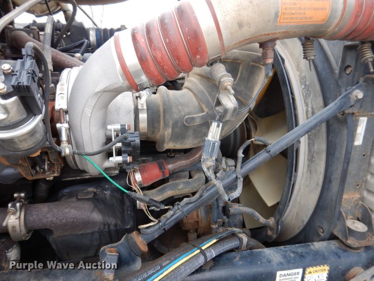 image for item KH9007 2005 Mack CXN613  semi truck