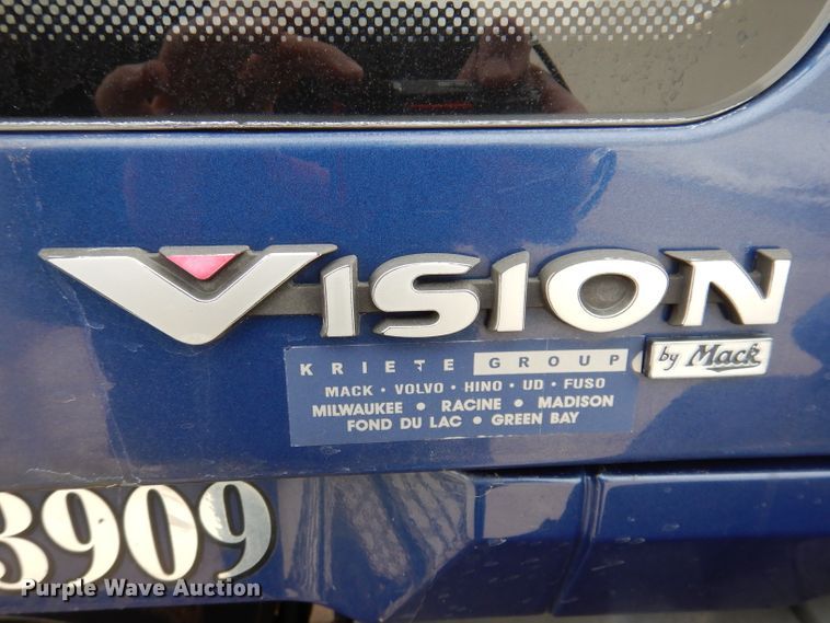 image for item KH9007 2005 Mack CXN613  semi truck