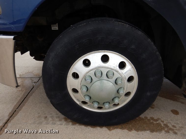 image for item KH9007 2005 Mack CXN613  semi truck