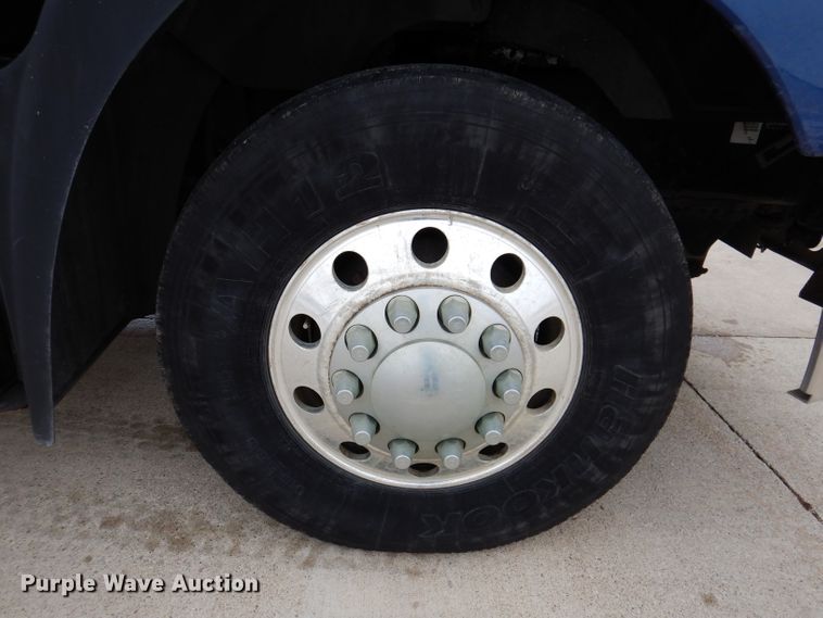 image for item KH9007 2005 Mack CXN613  semi truck